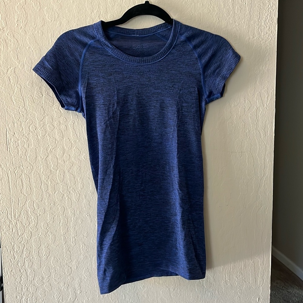 Lululemon t-shirt top